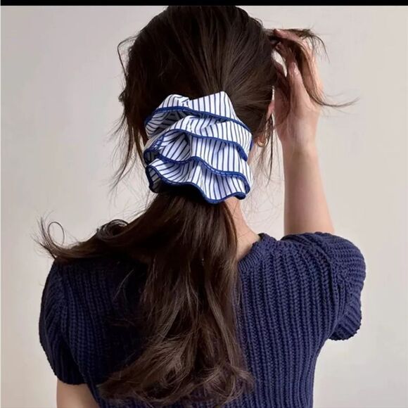 New ANTHRO Blue Nautical Striped Scrunchie Hair Tie Ponytail Holder - Picture 1 of 7